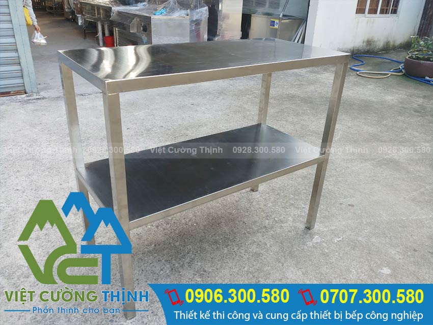 Kệ bếp inox 2 tầng dạng phẳng.